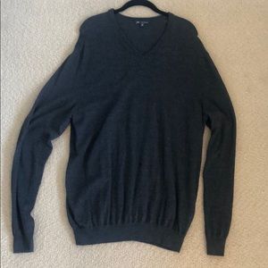 Gap sweater